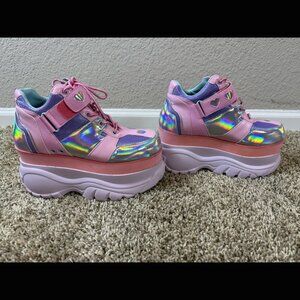 Dolls Kill Sugar Thrillz NWT Holographic Heart Platform Tennis Shoes Kawaii 9